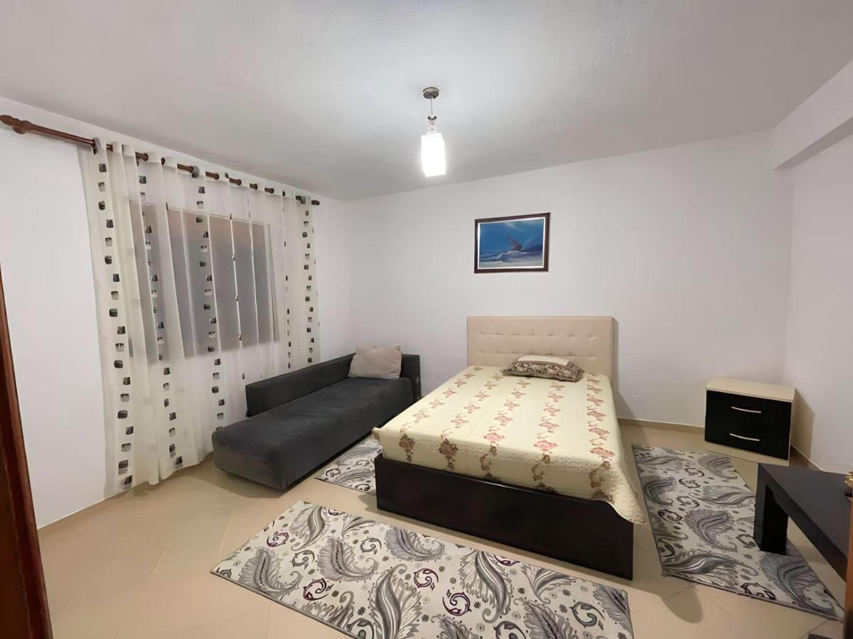 Guri Guest House Поградец Экстерьер фото