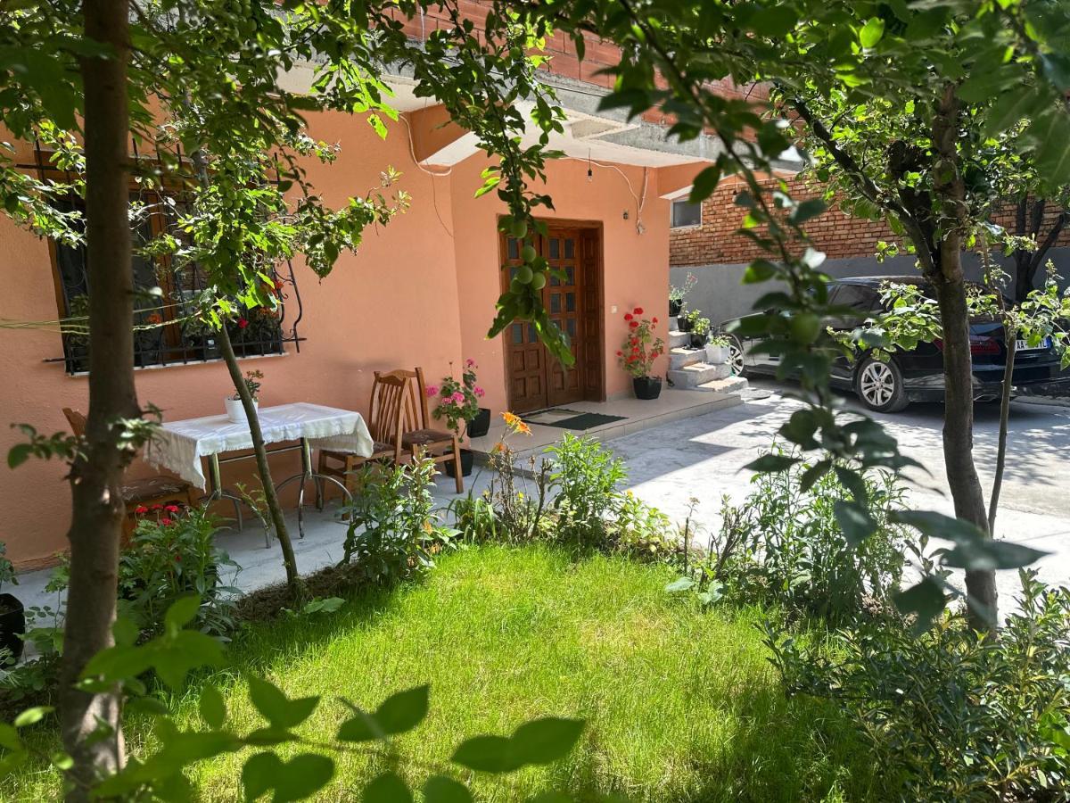 Guri Guest House Поградец Экстерьер фото