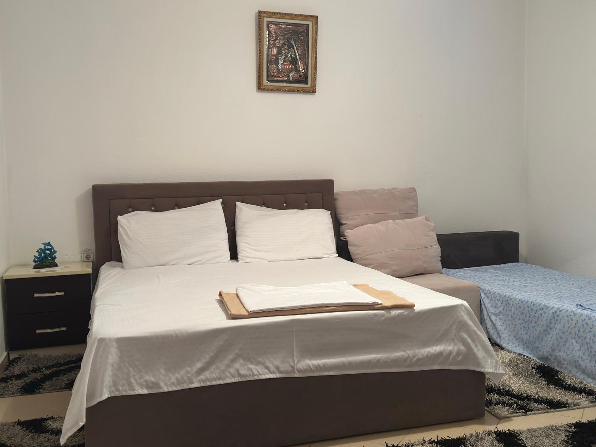 Guri Guest House Поградец Экстерьер фото